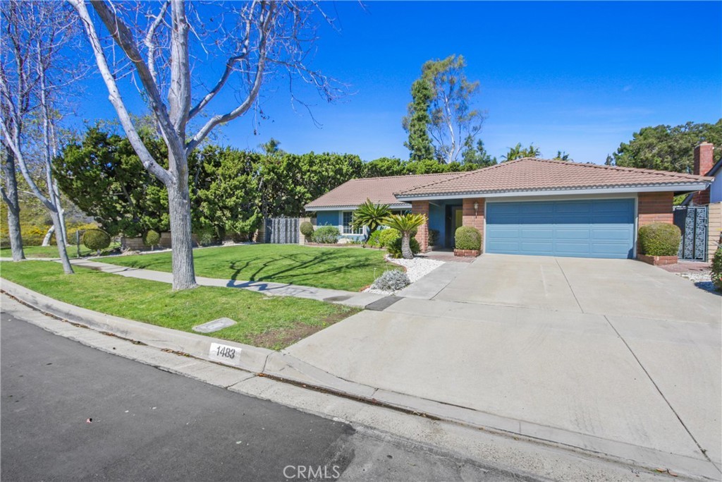 Nhà bán tại Fullerton, CA | 3 beds| 2 baths| $1,279,000